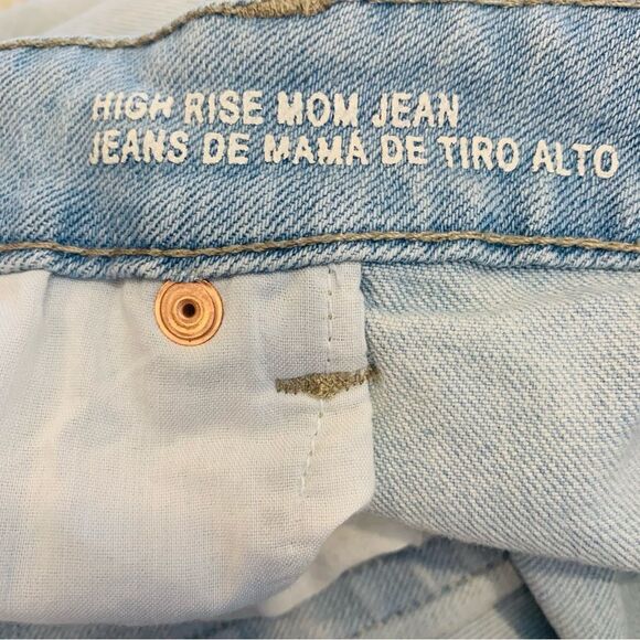 Wild Fable High Rise Mom Jean Size 18 Distressed Light Denim Wash - Picture 8 of 9